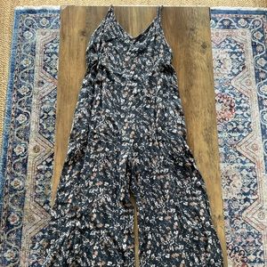 Floral jumpsuit with pockets!